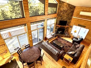 TV, fireplace