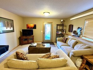 TV, fireplace
