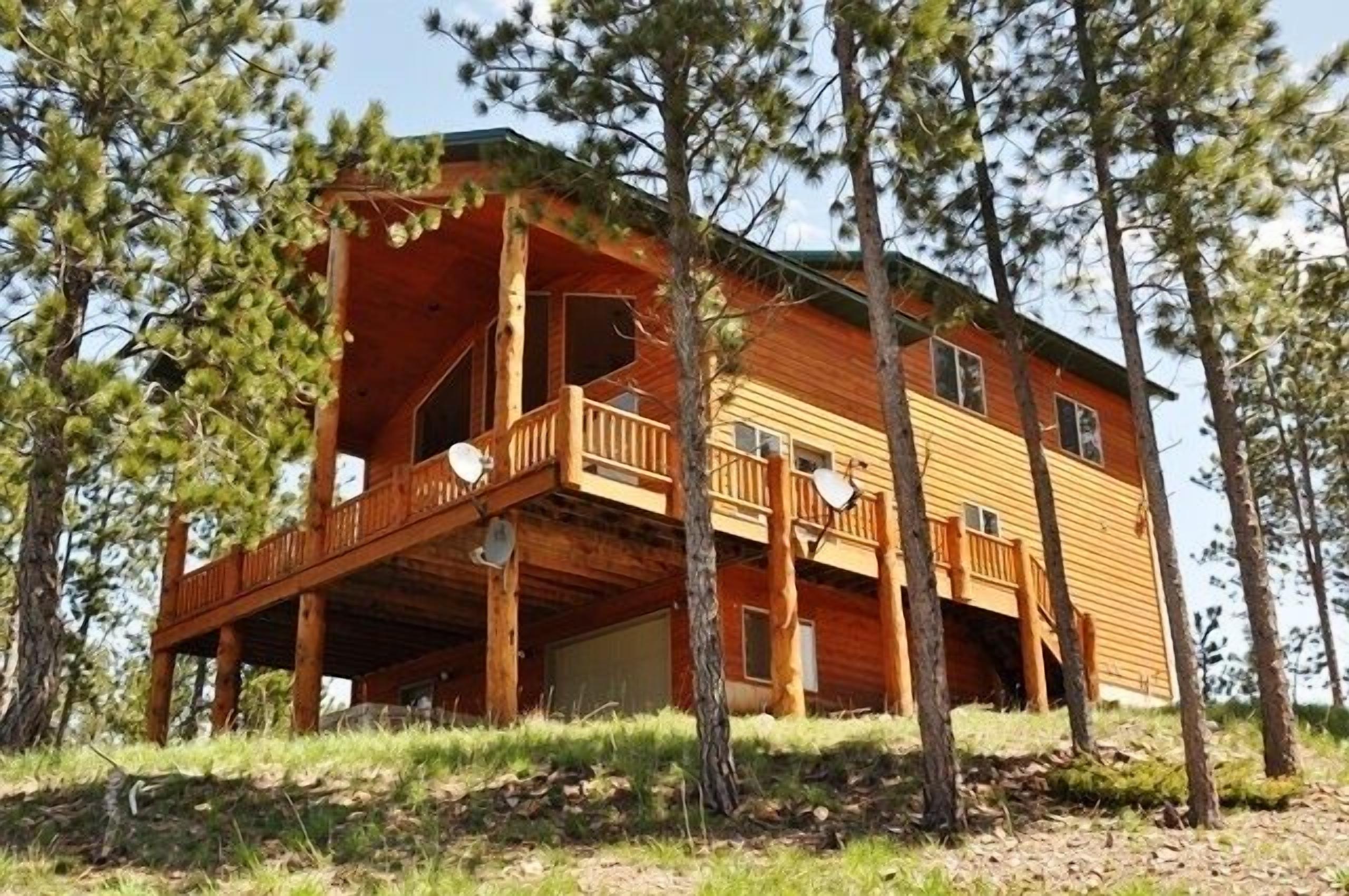 North Ridge Cabin-Panoramic views from the covered deck or the hot tub
