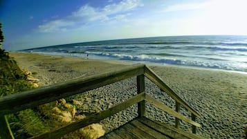 Beach nearby, sun loungers, beach towels