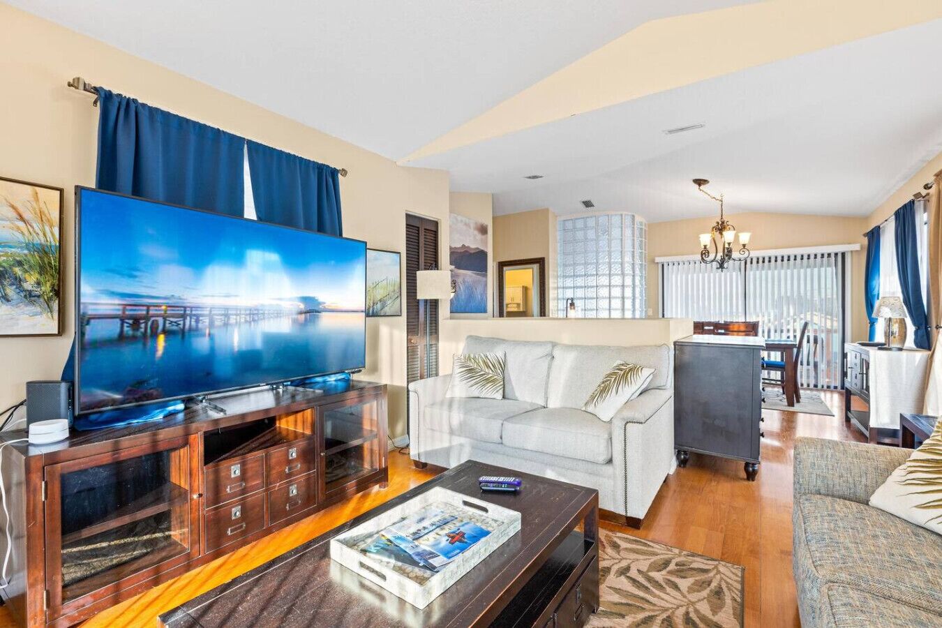 Smart TV, DVD player