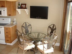 Dining - Direct Oceanfront Luxury, Miles of Ocean View, King bed, Walk-in Shower. (Hilton Head Island)