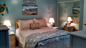 1 bedroom, iron/ironing board, free WiFi, bed sheets - BOOK NOW & GRAB YOUR EARLY BOOKING DISCOUNTS! STUNNING VIEWS! 100 FT FROM BEACH! (Ft Walton Beach)