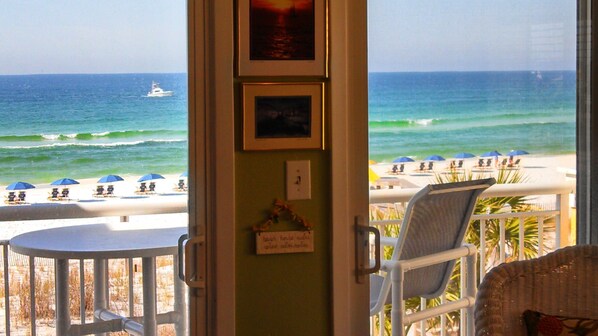 Interior - BOOK NOW & GRAB YOUR EARLY BOOKING DISCOUNTS! STUNNING VIEWS! 100 FT FROM BEACH! (Ft Walton Beach)