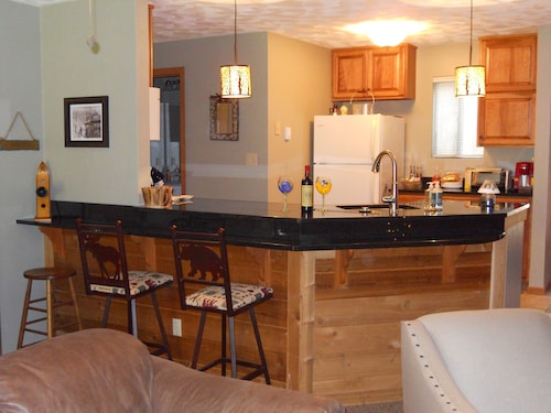 7 Springs - Swiss Mountain Condo, 2 Bedroom, 2 Bath - Recently Updated with Wifi