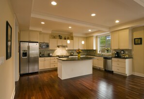 Gourmet kitchen with stainless appliances, granite countertops