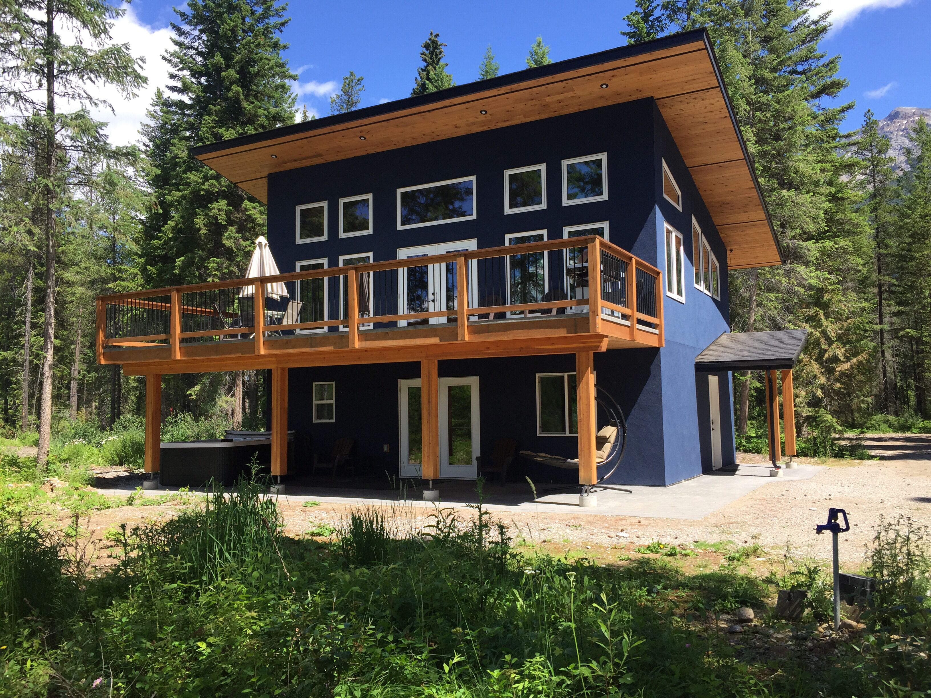 Goat Mountain Cabin in the beautiful Blaeberry Valley