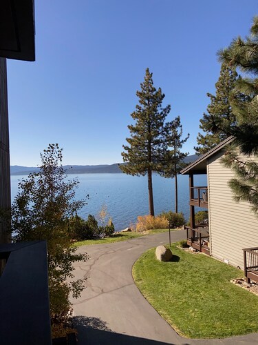 Lakefront Gated Brockway Springs Condo