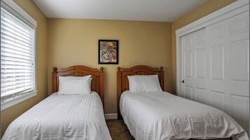 3 bedrooms, iron/ironing board, free WiFi, bed sheets