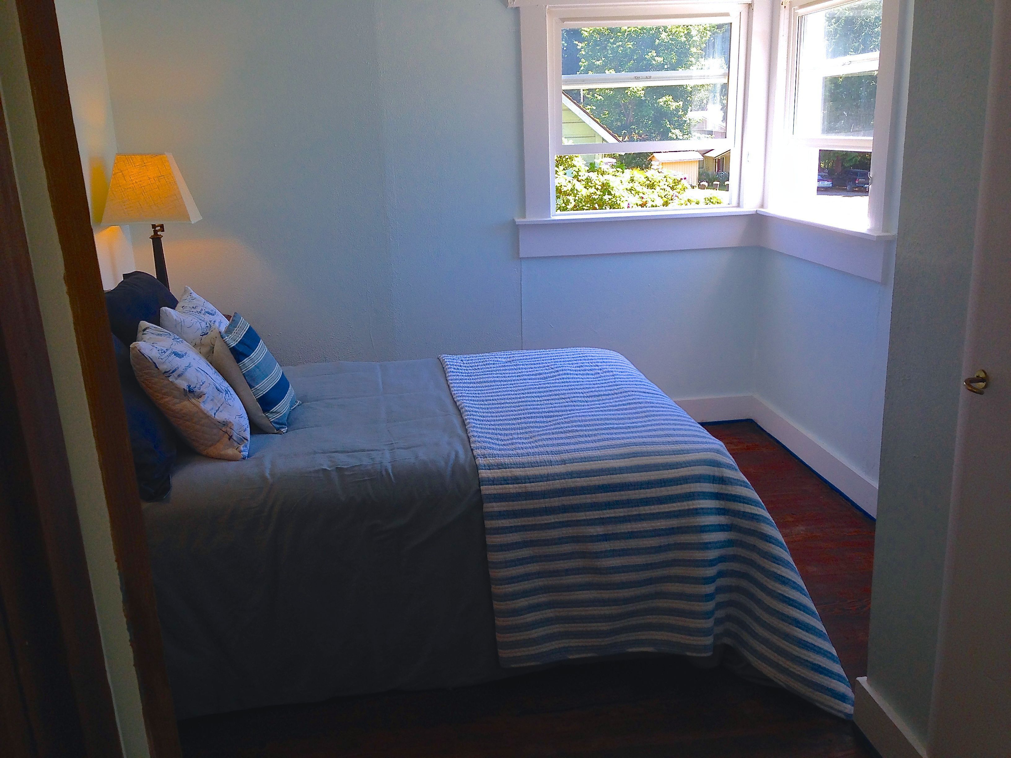 Bainbridge Cottage near the Beach