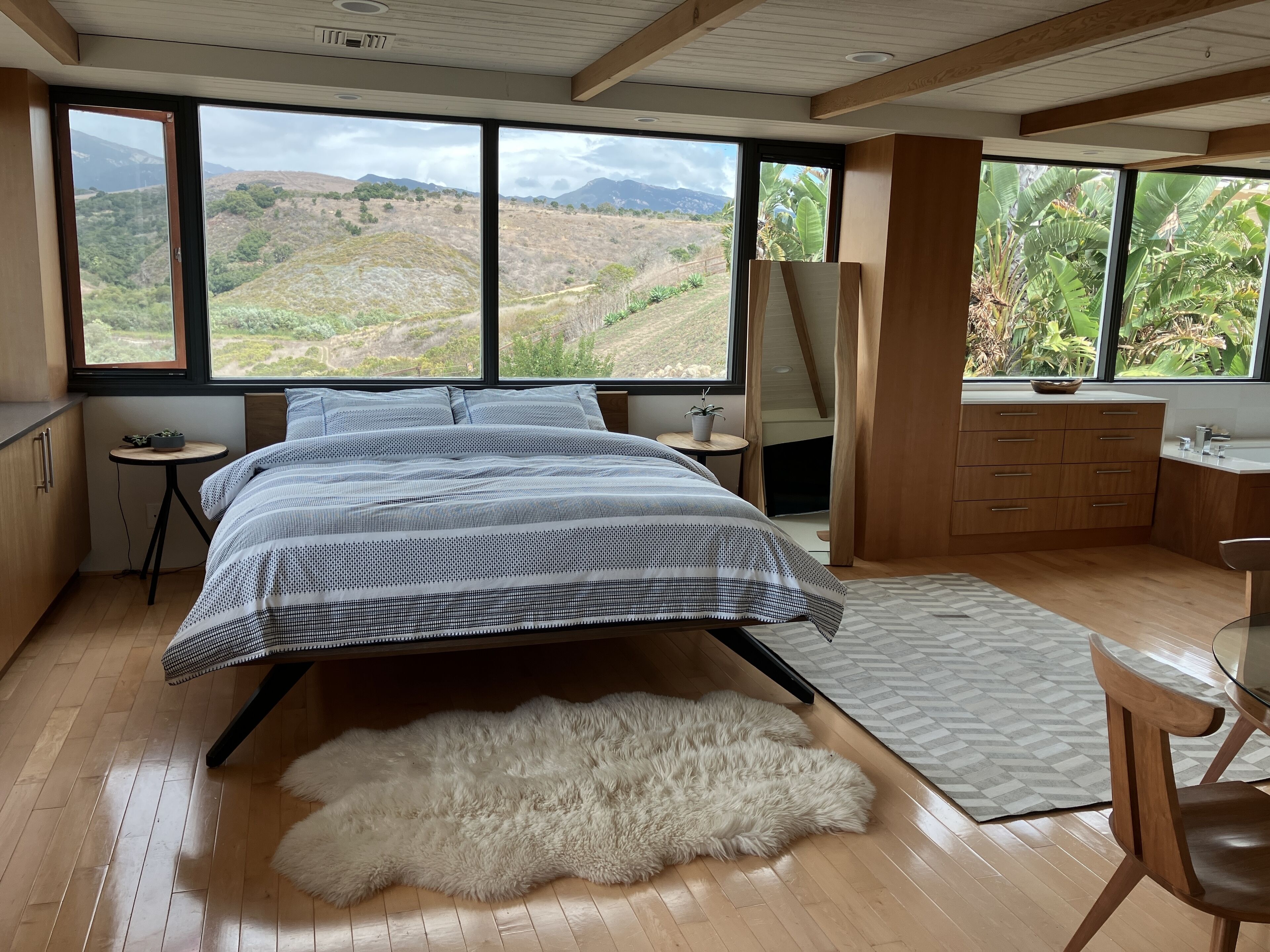 Private Ranch with amazing ocean and mountain views, 20 min from downtown SB