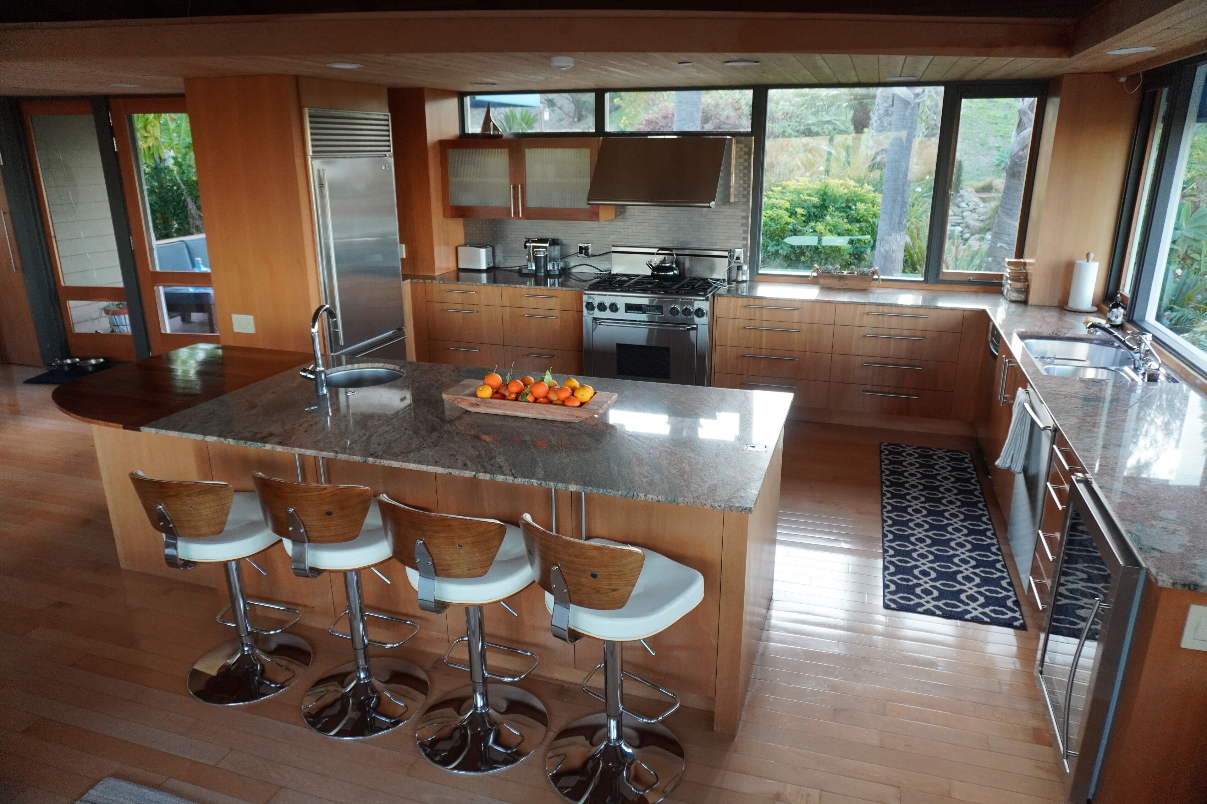 Private Ranch with amazing ocean and mountain views, 20 min from downtown SB