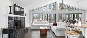 Beautiful Lake Home, Private 2 story dock