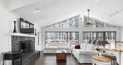 Hermosa casa del lago, muelle privado de 2 pisos
