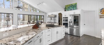 Beautiful Lake Home, Private 2 story dock