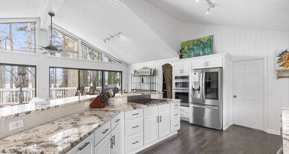 Beautiful Lake Home, Private 2 story dock