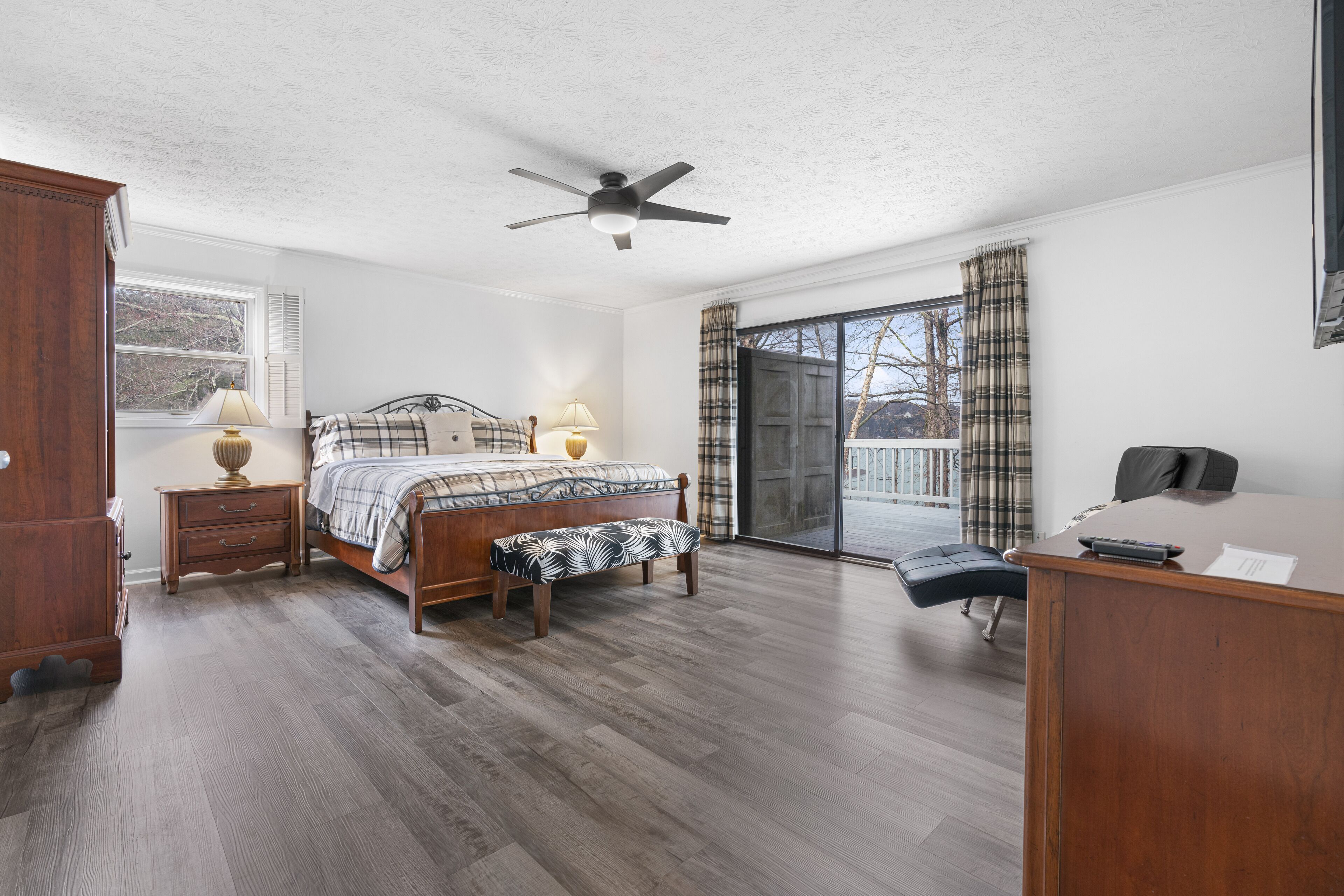 Beautiful Lake Home, Private 2 story dock