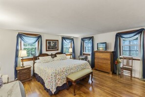 3 slaapkamers, een strijkplank/strijkijzer, gratis wifi, beddengoed