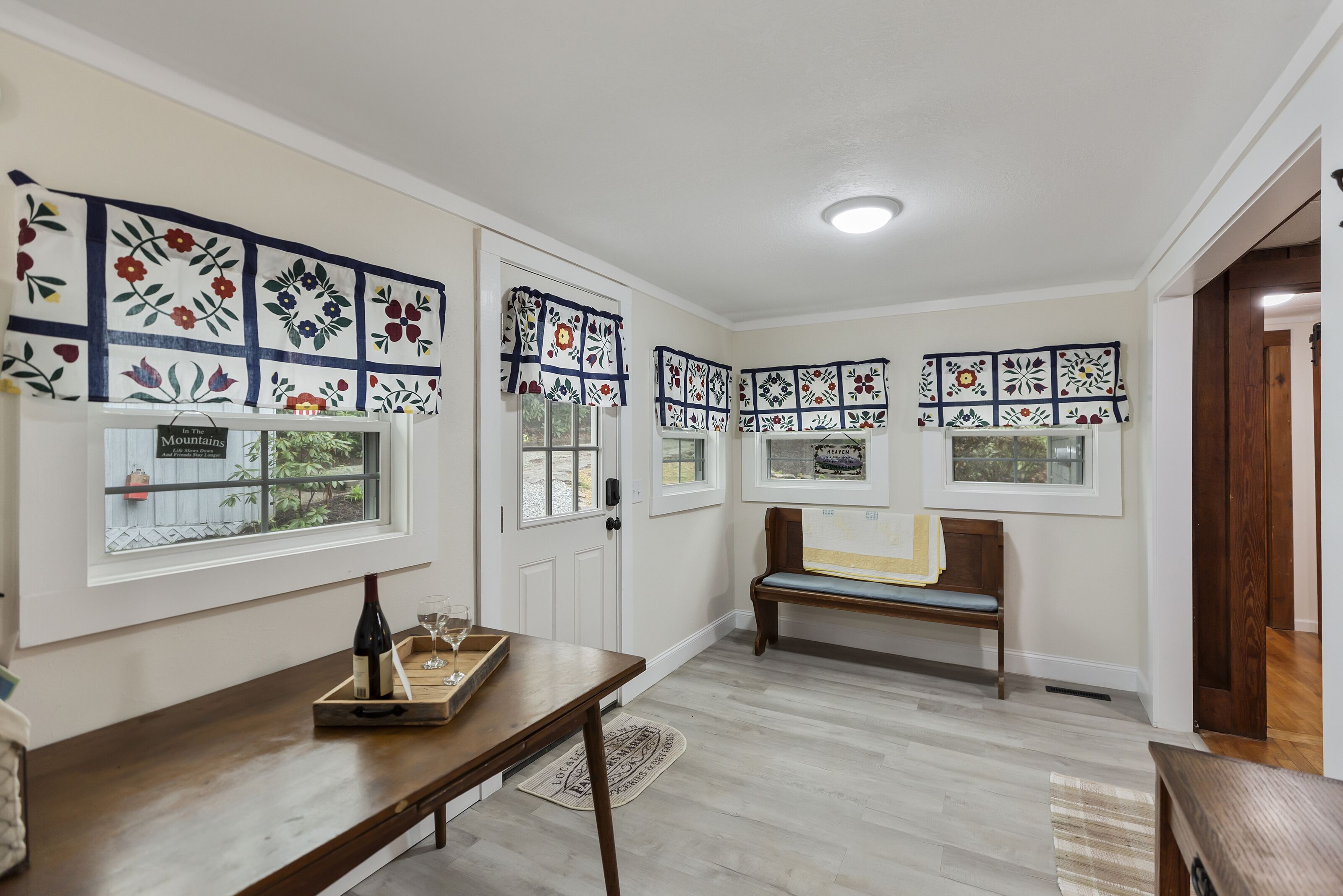 Heaven in Highlands ~ Book your stay today!