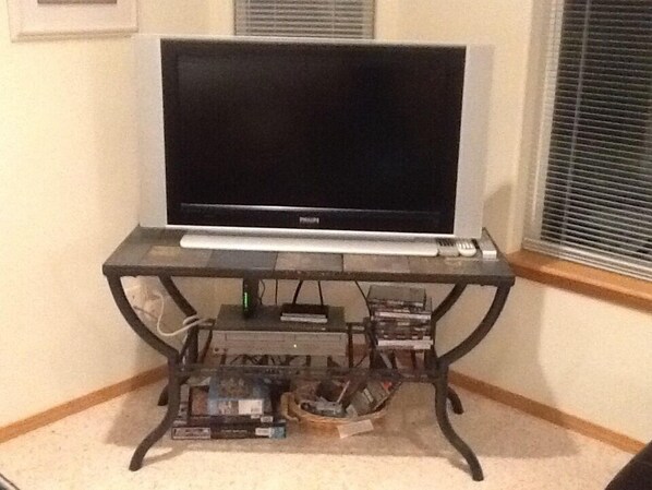 Enjoy cable on  the smart flat screen with HDMI connections