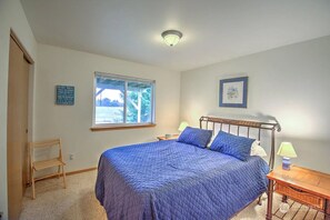 3 bedrooms, desk, iron/ironing board, free WiFi