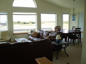 TV, DVD player, table football, books - Blue Sea Beach Home Hot Tub Wifi   Short walk to Ocean City Beach
 (Ocean City)