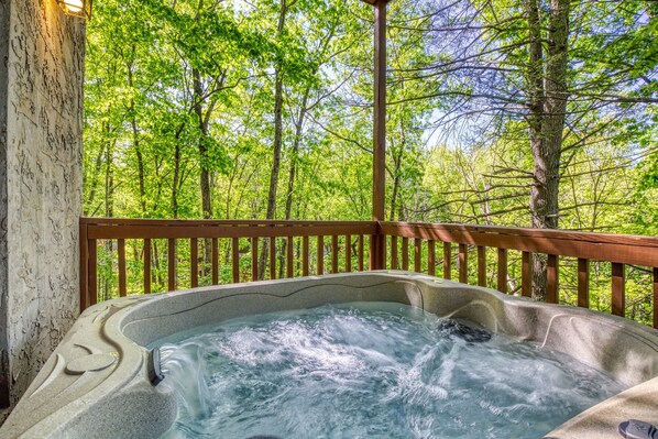 Outdoor spa tub