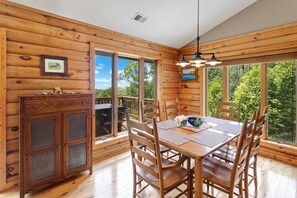 Dining - Cozy Mountain Home Near Downtown (Blowing Rock)