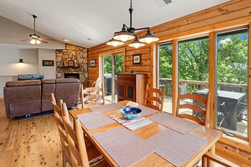 Cozy Mountain Home Near Downtown