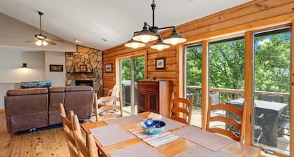 Cozy Mountain Home Near Downtown