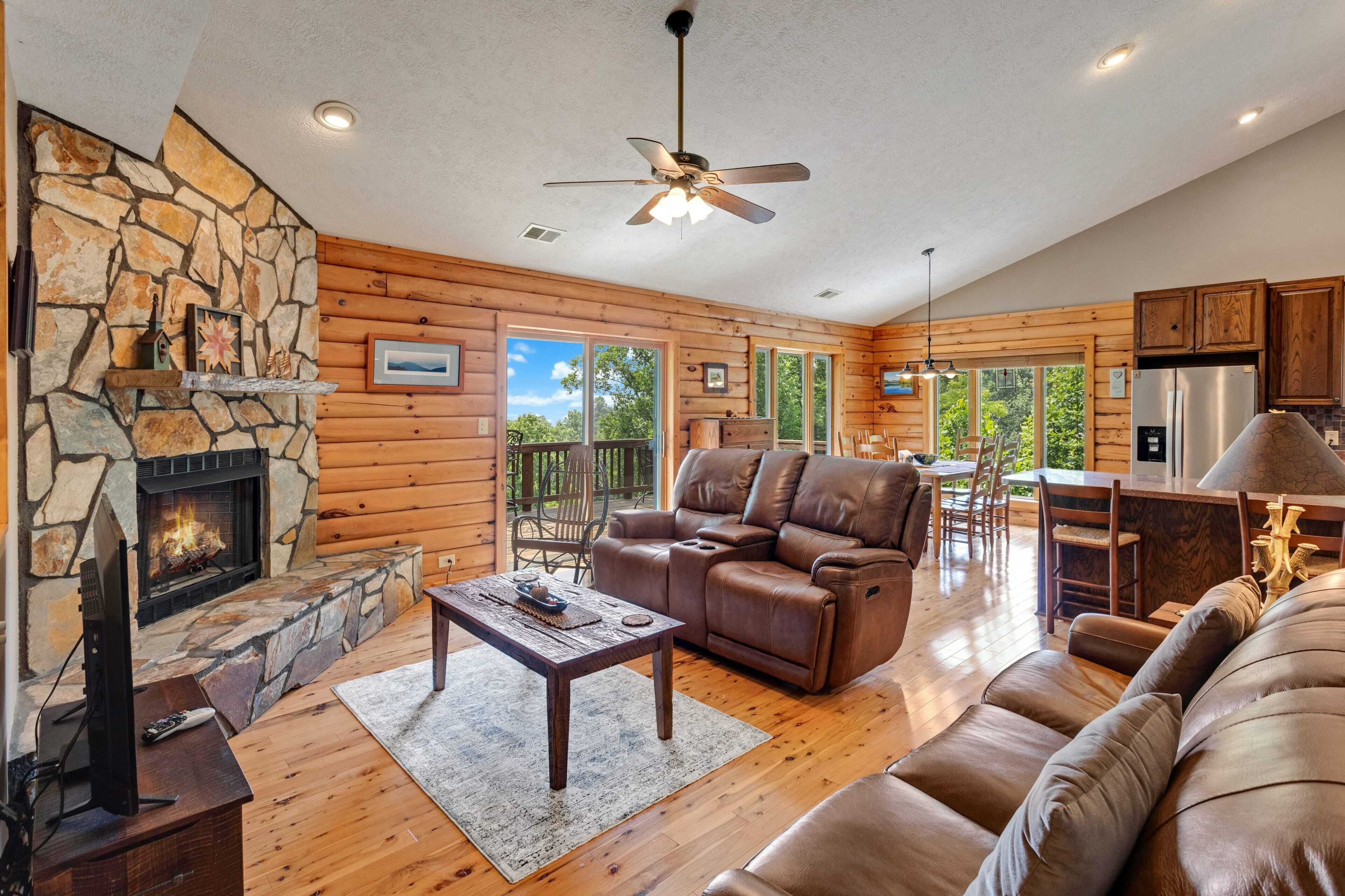 Télévision, cheminée, lecteur de DVD, baby-foot