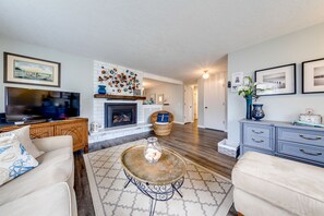 TV, peis, DVD-spiller og bordtennis