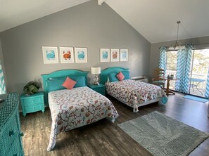3rd Bedroom suite - Next to Margaritaville 5 Bedroom Lakefront House w (Osage Beach)