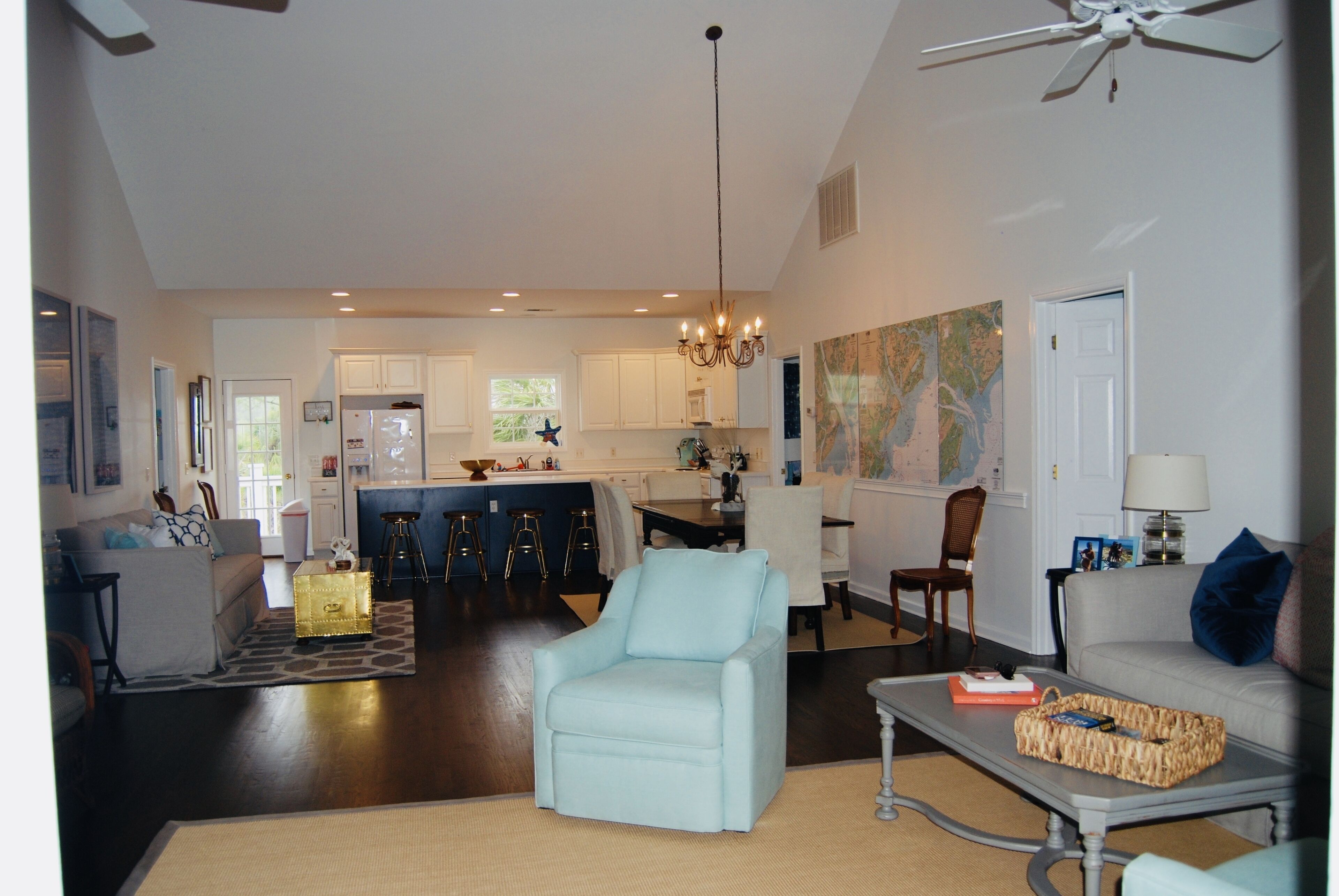 2 minute ride to the beach. 4 amenity cards included with weekly rentals. 