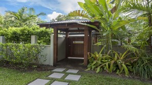 Property grounds - Beach Condominium | Port Douglas (PORT DOUGLAS)