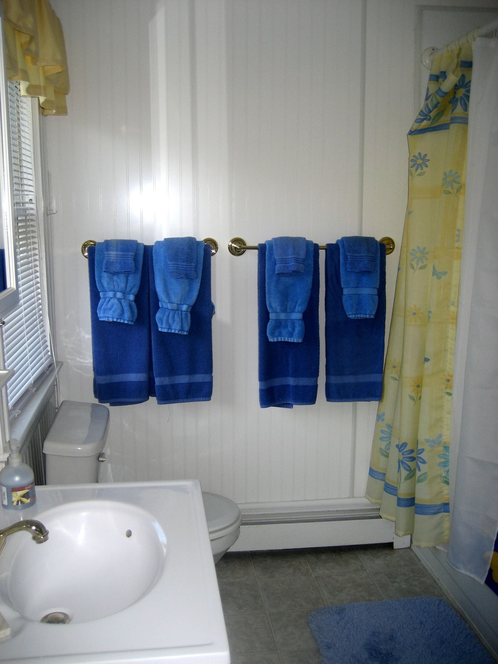 Quaint Bungalow Minutes From Downtown, Harbor, Shops