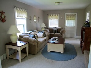 Smart TV, DVD player, books, printers