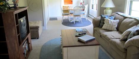 Smart TV, DVD player, books, printers