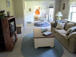 Smart TV, reproductor de DVD, libros y impresora 