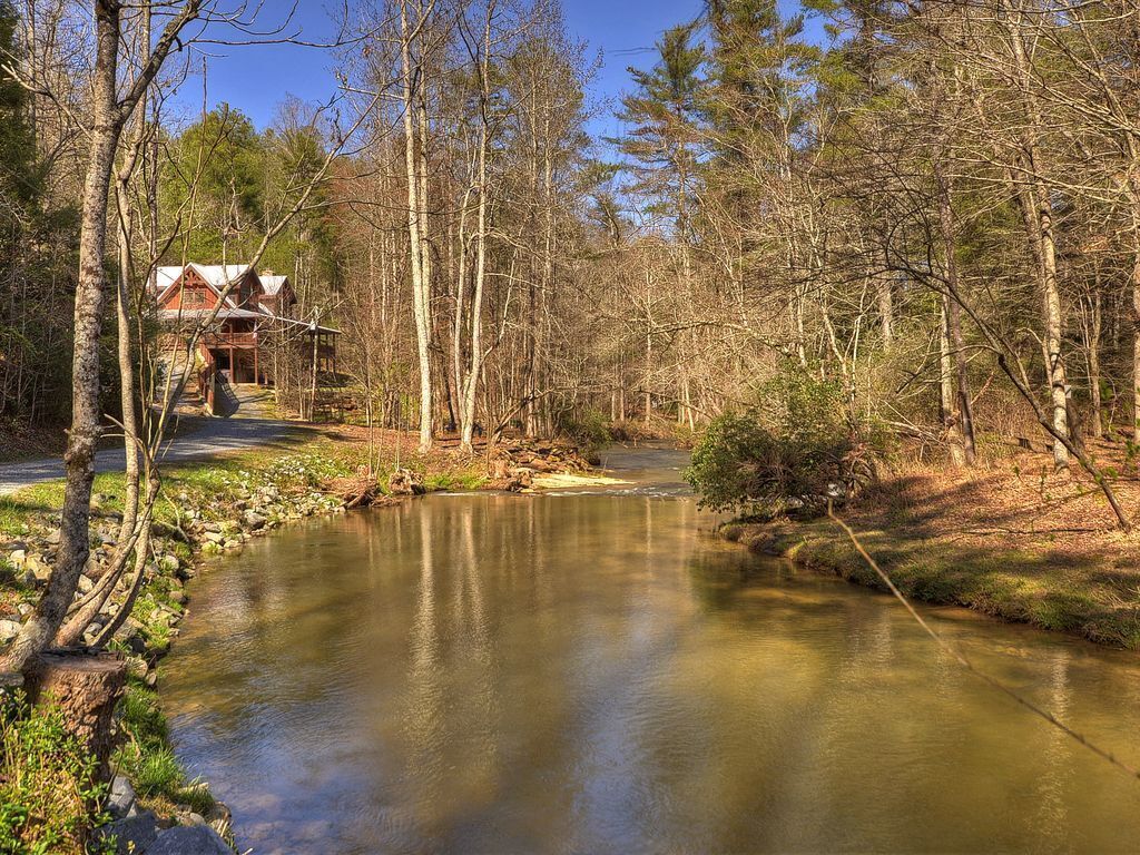 December dates open! Gorgeous creekside lodge in winery country! Sleeps 14!