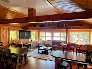 Smart TV, books, computer monitors, printers - Lakeside Retreat on Partridge Cove (Millinocket)