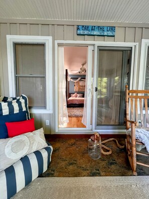 4 bedrooms, desk, WiFi, bed sheets - Lakeside Retreat on Partridge Cove (Millinocket)