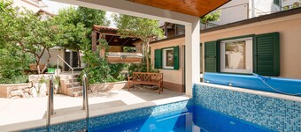 Villa Roza with Pool House