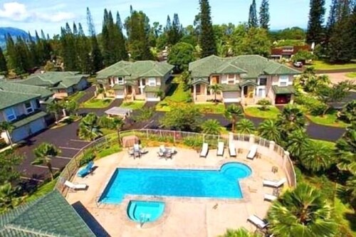 Great Rates and A/C in every room. Near North Shore beaches. Pool & Hot Tub! 