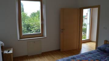 3 Schlafzimmer, BĂŒgeleisen/BĂŒgelbrett, WLAN, BettwĂ€sche