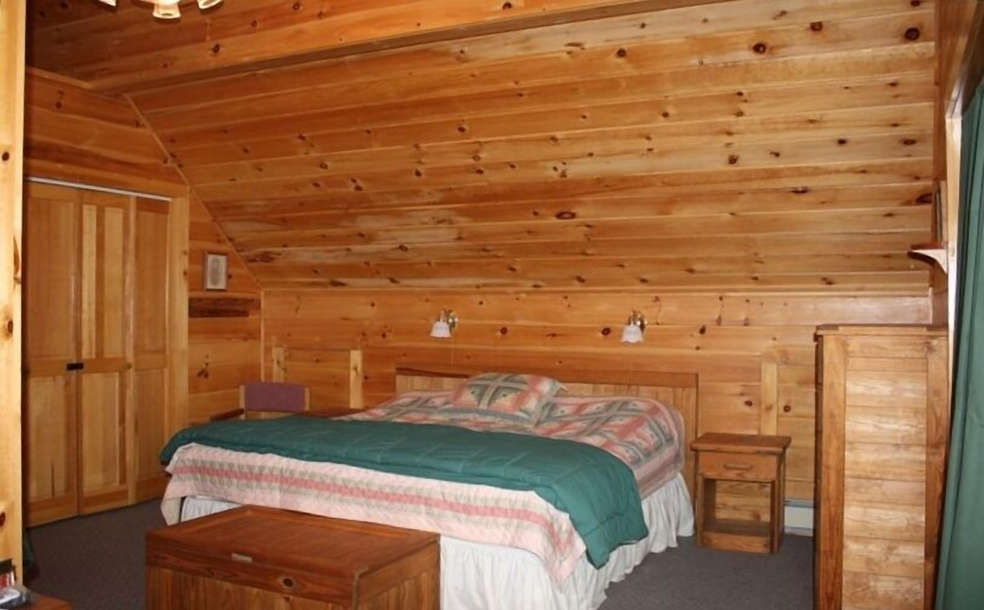 Secluded Catskill Mountain Log Cabin, Breathtaking Vista, Private, Relaxing