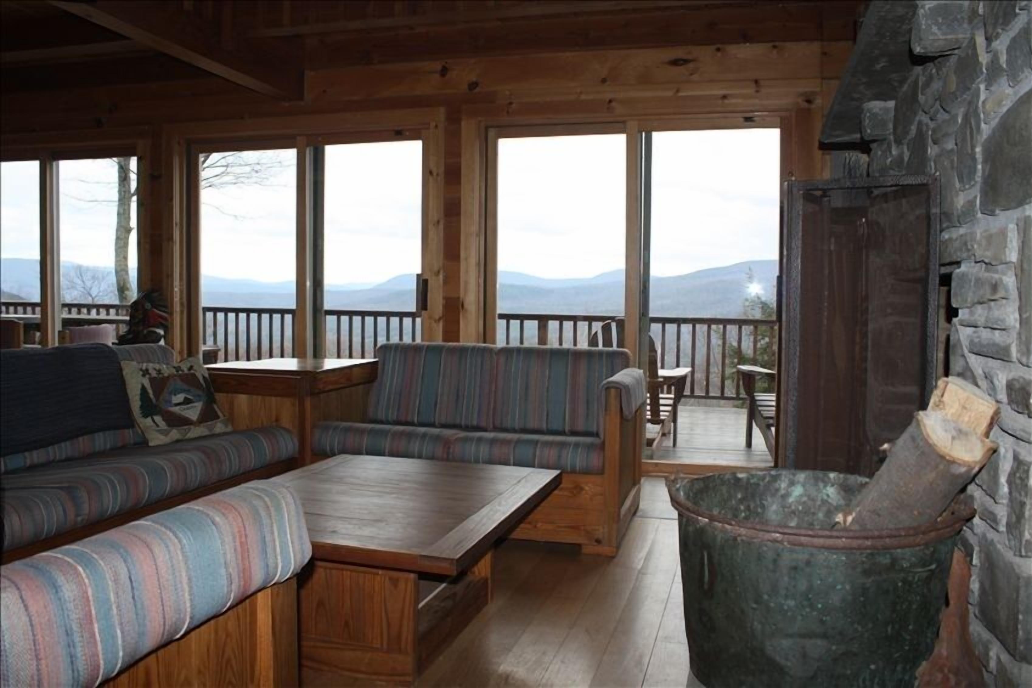 Secluded Catskill Mountain Log Cabin, Breathtaking Vista, Private, Relaxing