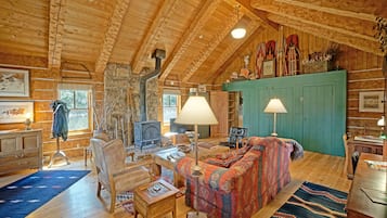 Smart TV, fireplace, books, offices