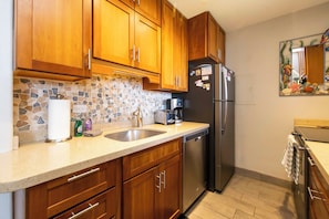 Coffee/tea maker, fridge, microwave, oven