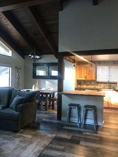 Walking distance to the lake! Enjoy a slice of Tahoe and Kings Beach beauty!!!